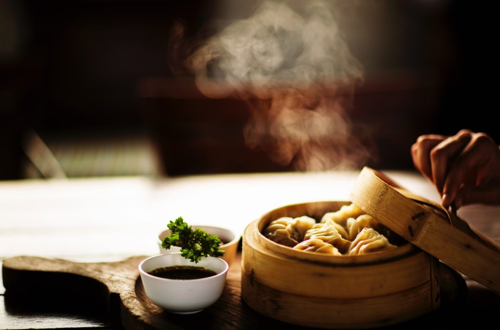 steamed dumplings on steamer Photo by Pooja Chaudhary