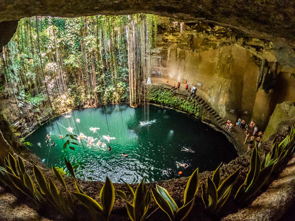 Cenote Ik Kil, Mexico